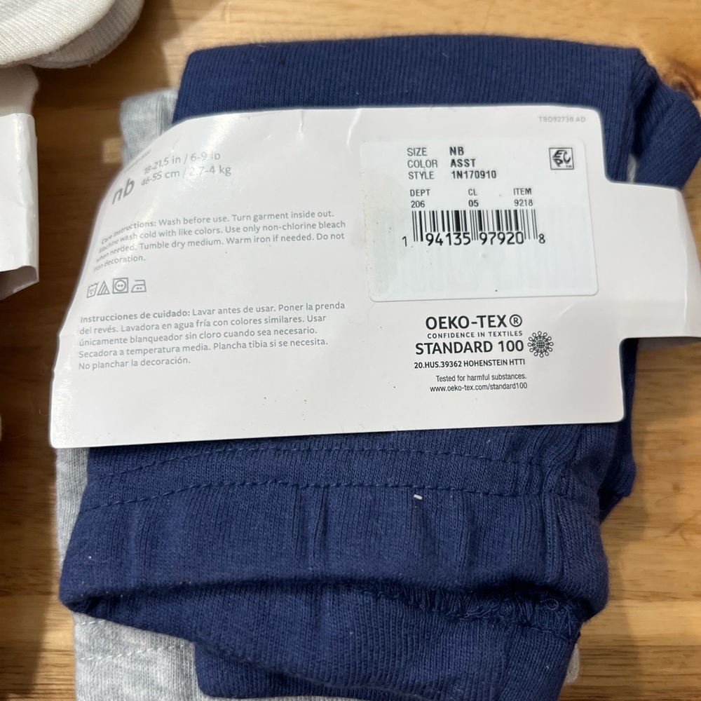 NWT Baby Bundle NB 0-3 Months Carter’s Gerber Pants Onesies Mittens - Picture 6 of 10